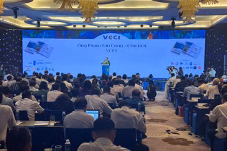 Quang cảnh Lễ công bố Báo cáo Kinh tế Thường niên đồng bằng sông Cửu Long 2023.