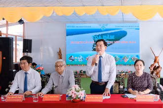 Giám đốc Sở Văn hóa, Thể thao và Du lịch tỉnh Trà Vinh Dương Hoàng Sum phát biểu tại buổi tọa đàm.