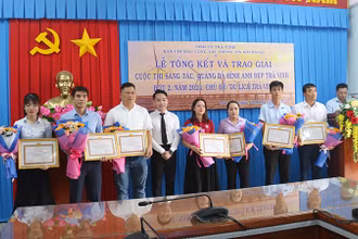 Các tác giả, nhóm tác giả có tác phẩm đạt giải nhận Giấy khen của Tỉnh ủy Trà Vinh.