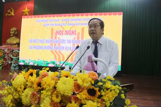 Phó Chủ tịch Ủy ban nhân dân tỉnh Long An Nguyễn Minh Lâm, Cụm trưởng phát biểu chỉ đạo tại hội nghị.