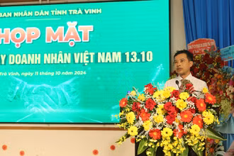 Đại diện doanh nghiệp chia sẻ kinh nghiệm trong việc đầu tư phát triển sản xuất, kinh doanh.