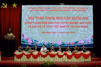 Các đồng chí lãnh đạo chủ trì hội thảo.