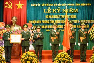 Thừa ủy quyền Chủ tịch nước, lãnh đạo Bộ Tư lệnh Biên phòng trao Huân chương Chiến công hạng Nhất cho Bộ đội biên phòng Điện Biên.