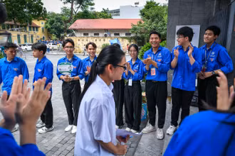 [Ảnh] Hơn 4.000 tình nguyện viên đồng hành, tiếp sức thí sinh thi vào lớp 10 tại Hà Nội