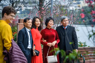 [Ảnh] Người Hà Nội rộn ràng du xuân