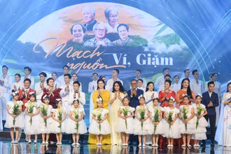 [Ảnh] Đêm nhạc "Mạch nguồn ví, giặm"