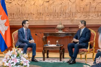 Thứ trưởng Ngoại giao Đỗ Hùng Việt và Phó Thủ tướng, Bộ trưởng Ngoại giao và Hợp tác quốc tế Campuchia Sok Chenda Sophea.