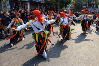 Điệu múa “con đĩ đánh bồng”.
