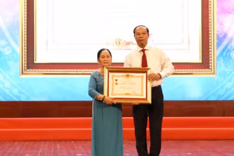 Chủ tịch Ủy ban nhân dân tỉnh Nguyễn Văn Thọ đã trao bằng truy tặng danh hiệu "Mẹ Việt Nam anh hùng" cho Mẹ Võ Thị Thiểu (thành phố Bà Rịa, tỉnh Bà Rịa-Vũng Tàu).