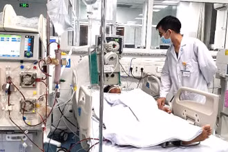 Trong số 4 bệnh nhân, thì K.S. (SN 2000) đang hôn mê, tiên lượng nặng. (Ảnh: Bệnh viện Vũng Tàu)
