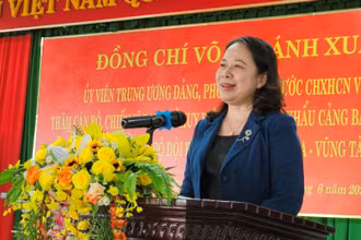 Phó Chủ tịch nước Võ Thị Ánh Xuân biểu dương thành tích của Ban Chỉ huy Biên phòng cửa khẩu cảng tỉnh Bà Rịa-Vũng Tàu.