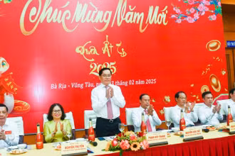 Lãnh đạo Tỉnh ủy, Hội đồng nhân dân, Ủy ban nhân dân, Ủy ban Mặt trận Tổ quốc Việt Nam tỉnh Bà Rịa-Vũng Tàu tại buổi gặp mặt đầu xuân. (Ảnh: PL)