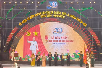 Thành phố Bà Rịa vinh dự được Chủ tịch nước trao tặng Huân chương lao động hạng nhất.