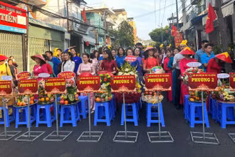 Các đơn vị của thành phố Vũng Tàu dâng hương tưởng nhớ các Vua Hùng. 