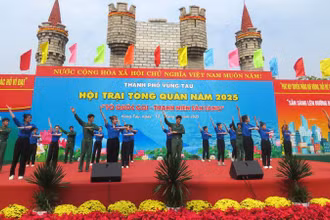 Biểu diễn văn nghệ tại Hội trại Tòng quân thành phố Vũng Tàu năm 2025.