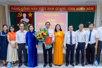 Thường trực Tỉnh ủy và tập thể lãnh đạo Báo Bà Rịa-Vũng Tàu chúc mừng đồng chí Trương Đức Nghĩa giữ chức Tổng Biên tập Báo Bà Rịa-Vũng Tàu.