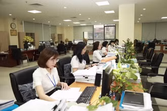 Hoạt động giao dịch tại Kho bạc Nhà nước khu vực I thông qua Dịch vụ công trực tuyến. (Ảnh: KBNN)