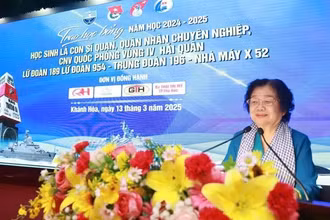 Đồng chí Trương Mỹ Hoa phát biểu tại Lễ trao học bổng. (Ảnh: CTV HQ) 