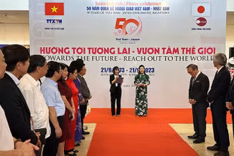Triển lãm ảnh nhân dịp kỷ niệm 50 năm thiết lập quan hệ ngoại giao Việt Nam-Nhật Bản tại Hà Nội.