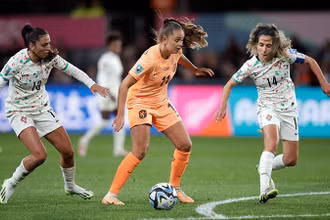 Đội tuyển Hà Lan (áo cam) thắng sít sao Bồ Đào Nha 1-0.