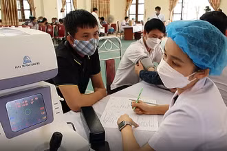 Khám xác định bệnh nghề nghiệp tại Công ty Châu Tiến (huyện Nghi Lộc, tỉnh Nghệ An).