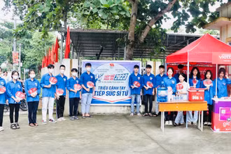 Tiếp sức mùa thi tại huyện Trấn Yên, tỉnh Yên Bái.