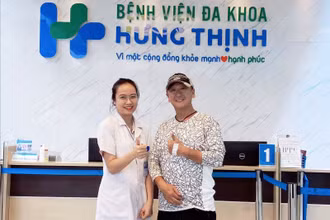 Ông Kawamurra Eiji, 53 tuổi, du khách Nhật Bản được Bệnh viện đa khoa Hưng Thịnh-Lào Cai điều trị kịp thời viêm gan cấp, bảo đảm an toàn, sức khỏe ổn định và xuất viện. (Ảnh: QUỲNH TRANG)