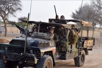 Binh sĩ Pháp tuần tra tại thị trấn Diffa, Niger. Ảnh tư liệu: AFP/TTXVN