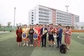 Khu vực sân thể thao ngoài trời, phục vụ cho các tiết học thể thao cho học sinh Trường THPT Khoa học Giáo dục.