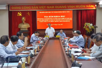 Giáo sư, Tiến sĩ Phùng Hữu Phú, Chủ tịch Hội đồng khoa học các cơ quan Đảng Trung ương kết luận tọa đàm.