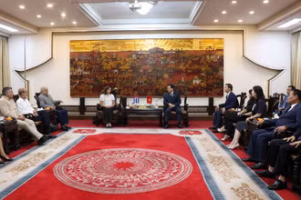 Toàn cảnh buổi làm việc.