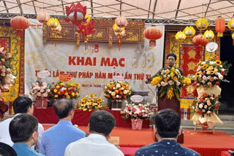 Quang cảnh lễ khai mạc triển lãm.