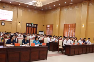 Các đại biểu tham dự kỳ họp.