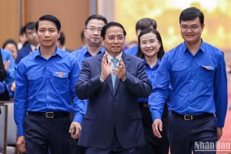 Thủ tướng Phạm Minh Chính và các đại biểu đến dự hội nghị. 