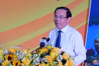 Đồng chí Nguyễn Văn Nên, Ủy viên Bộ Chính trị, Bí thư Thành ủy Thành phố Hồ Chí Minh phát biểu chỉ đạo hội nghị.