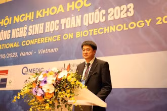 Giáo sư, Tiến sĩ Chu Hoàng Hà, Phó Chủ tịch Viện Hàn lâm Khoa học và Công nghệ Việt Nam, Viện trưởng Viện Công nghệ sinh học phát biểu khai mạc hội nghị.