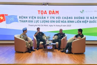 Các đại biểu trao đổi nhiều câu chuyện thú vị tại buổi tọa đàm.