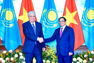 Thủ tướng Phạm Minh Chính tiếp Tổng thống Cộng hòa Kazakhstan Kassym-Jomart Tokayev. (Ảnh: Trần Hải)