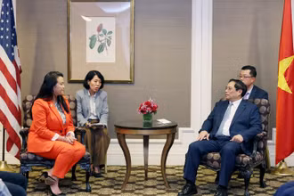 Thủ tướng Phạm Minh Chính tiếp bà Sheng Thao, Thị trưởng thành phố Oakland, bang California. (Ảnh: Dương Giang)