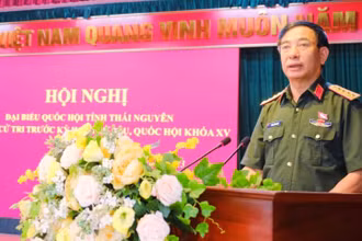 Đại tướng Phan Văn Giang phát biểu ý kiến với cử tri thành phố Sông Công (Thái Nguyên).