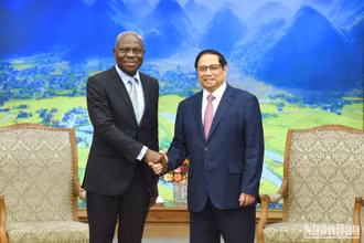 Thủ tướng Phạm Minh Chính và Tổng Giám đốc Tổ chức Lao động Quốc tế (ILO) Gilbert F. Houngbo. 