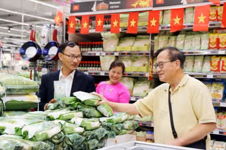 Gạo Việt Nam được bày bán tại siêu thị Pháp.