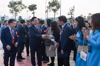 Chủ tịch Quốc hội Vương Đình Huệ với các đại biểu dự lễ kỷ niệm.
