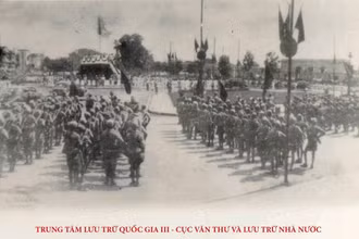 Toàn cảnh lễ đài tại Quảng trường Ba Đình, Hà Nội, ngày 2/9/1945. (Ảnh: Trung tâm Lưu trữ quốc gia III)