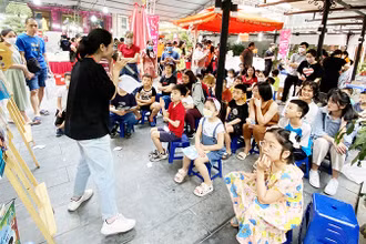 Các hoạt động tương tác, sáng tạo luôn thu hút đông đảo trẻ nhỏ tham gia. (Ảnh: Đinh Tị Books)