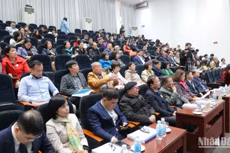 Đông đảo các đại biểu, nhà khoa học đã đến dự Hội nghị-hội thảo. (Ảnh: KHIẾU MINH)