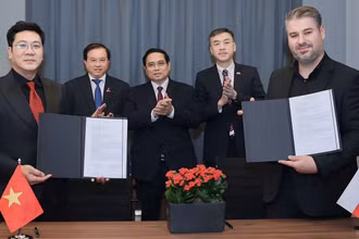 Thủ tướng Phạm Minh Chính chứng kiến lễ ký kết biên bản hợp tác giữa Học viện Âm nhạc Quốc gia Việt Nam và Dàn nhạc Giao hưởng Bohemia Praha. (Ảnh: Học viện Âm nhạc Quốc gia cung cấp)