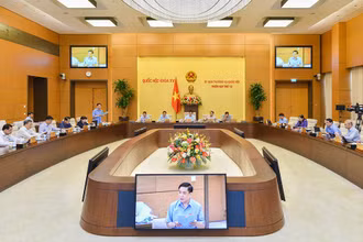 Phiên họp Ủy ban Thường vụ Quốc hội tổng kết kỳ họp thứ 3 và cho ý kiến bước đầu về việc chuẩn bị kỳ họp thứ 4 của Quốc hội khóa XV. (Ảnh: DUY LINH)