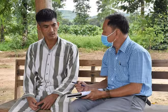 Anh L.V.T. (huyện Hương Khê, tỉnh Hà Tĩnh) không giấu được vui mừng khi được đặc xá trước thời hạn về đoàn tụ với gia đình. 