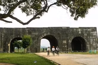 Di tích Thành Nhà Hồ.